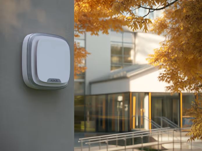 Außensirene an einer Hauswand